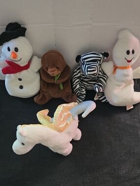 Ty Beanie Babies Mixed Lot (5pc – Holiday, Animal & Fantasy Plush)